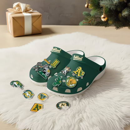 OAK Green Clogs 2026 - Charms Gift Set